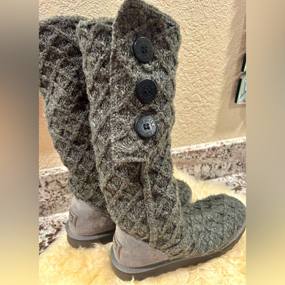 UGG on sale?! YES! Classic Cardigan Boot.  Adjustable height and width.  Size 9 - Picture 2 of 7